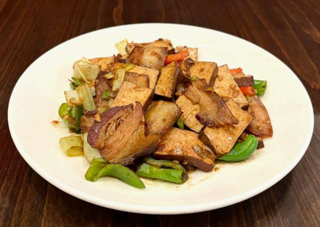 dried tofu w. smoke bacon 香干腊肉  <img title='Spicy & Hot' align='absmiddle' src='/css/spicy.png' />